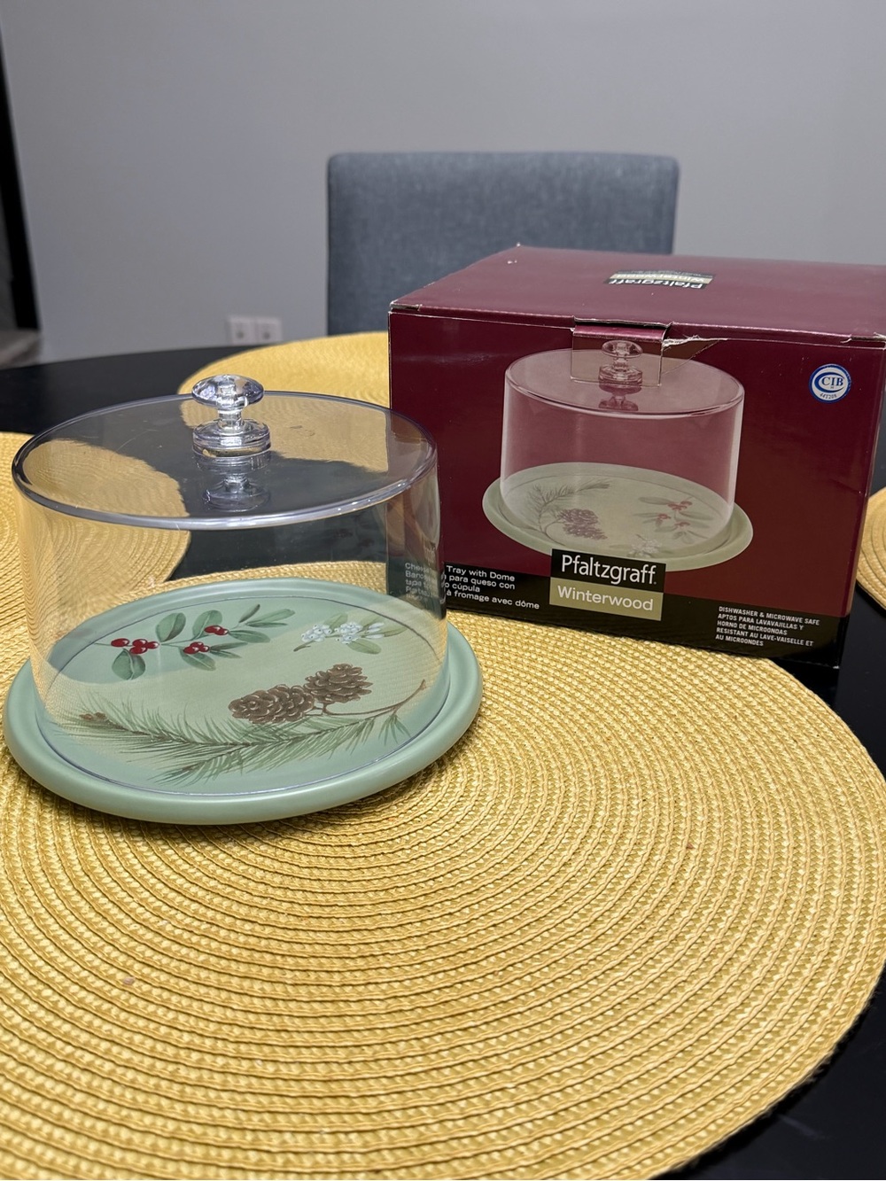 Pfaltzgraff Winterwood Glass Dome Cheese Tray Plate with Painted Green Base